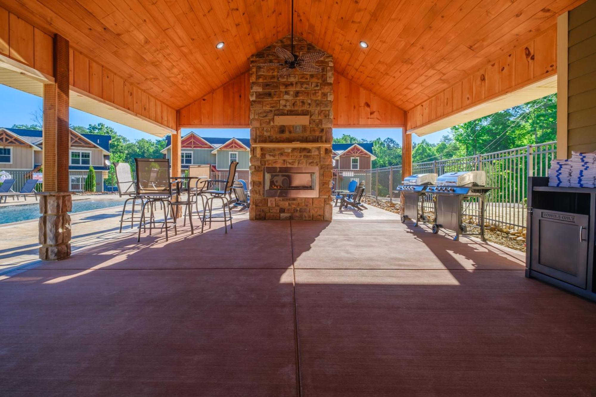 Splash Mountain Lodge By Eden Crest Gatlinburg Exterior photo
